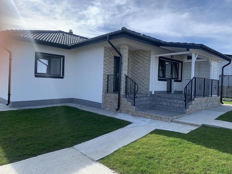 Casă cu 4 camere cu Teren 700 Mp în Valea Adâncă