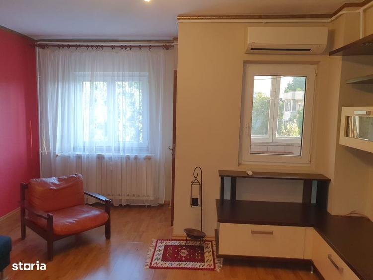 Casă cu 3 camere decomandat în Virtuții