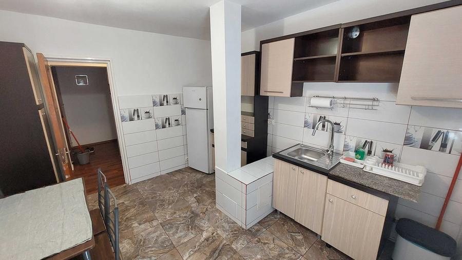 Apartament cu 3 camere decomandat în Micro 5