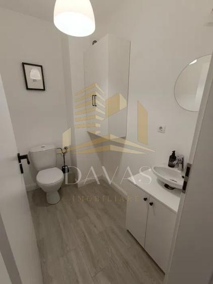 Apartament cu 3 camere semidecomandat, mobilat în Semicentral