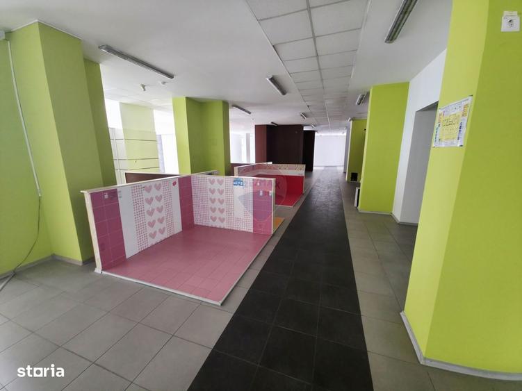 Spa?iu comercial de 828 mp de vanzare in zona 1 Mai - 4