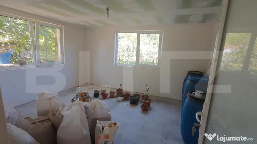 Casă cu 7 camere cu Teren 520 Mp în Dobra