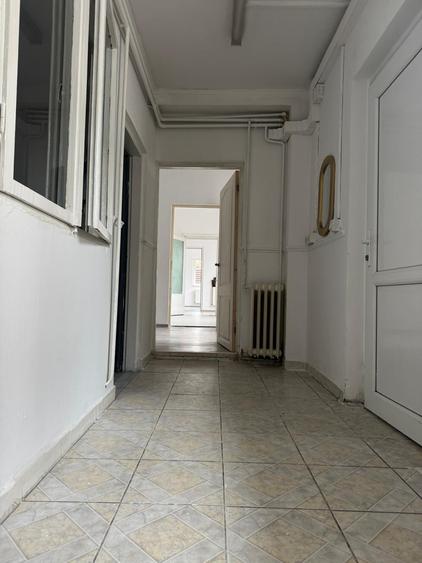 Casă cu 3 camere cu Garaj în Rahova