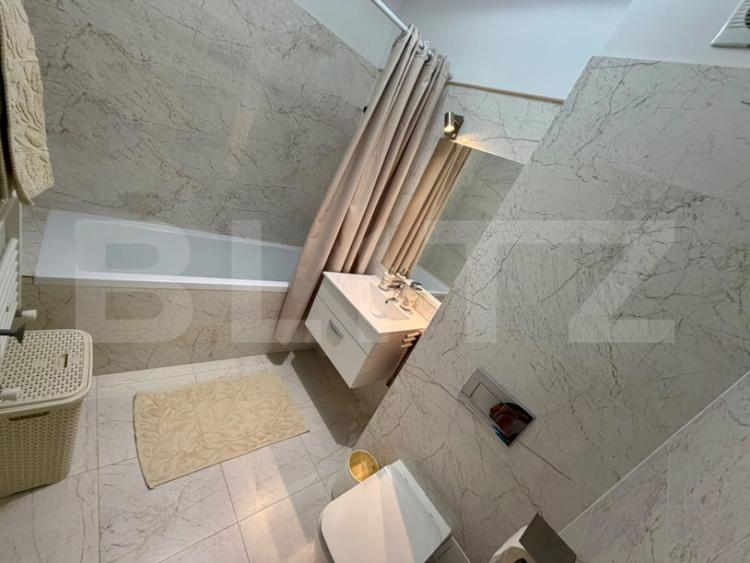 Apartament cu 3 camere decomandat în Calea București