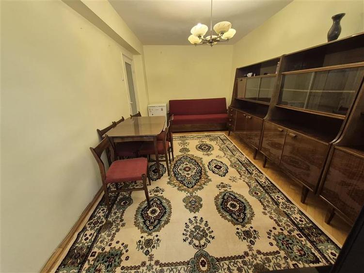 Apartament cu 3 camere decomandat în Aeroport