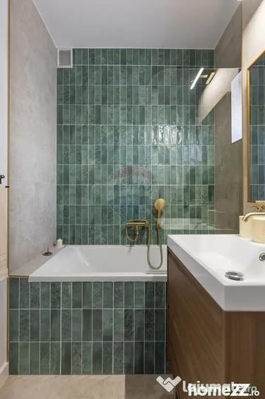Apartament cu 3 camere semidecomandat în Central