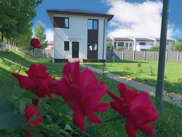 Casă cu 3 camere cu Teren 240 Mp în Joița