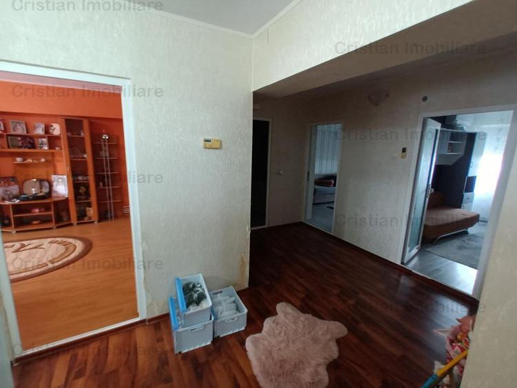 Apartament cu 3 camere decomandat în Viziru 3
