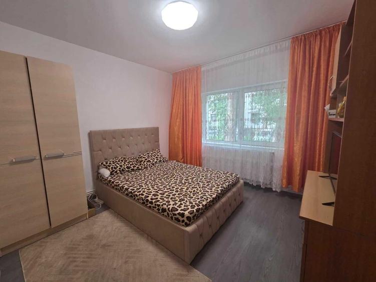 Apartament cu 3 camere decomandat în Mircea cel Bătrân