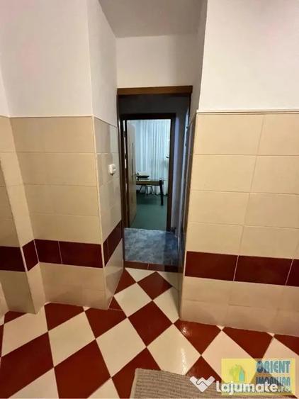 Centru, Colonadelor, de inchiriat 2 camere, nemobilat, parter - 8