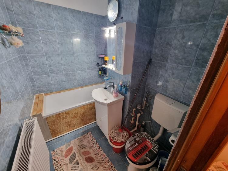 Apartament cu 3 camere decomandat, mobilat în Casa de Cultură