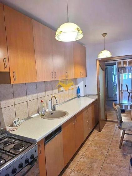 Apartament cu 3 camere decomandat, mobilat în Plopilor