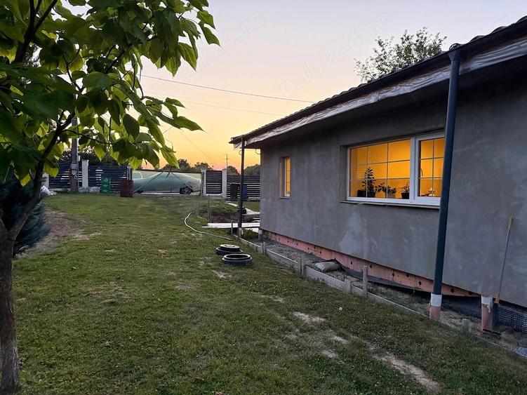 Casă cu Teren 946 Mp în Păun