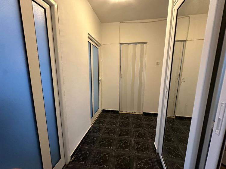 Apartament cu 3 camere decomandat în Răcădău