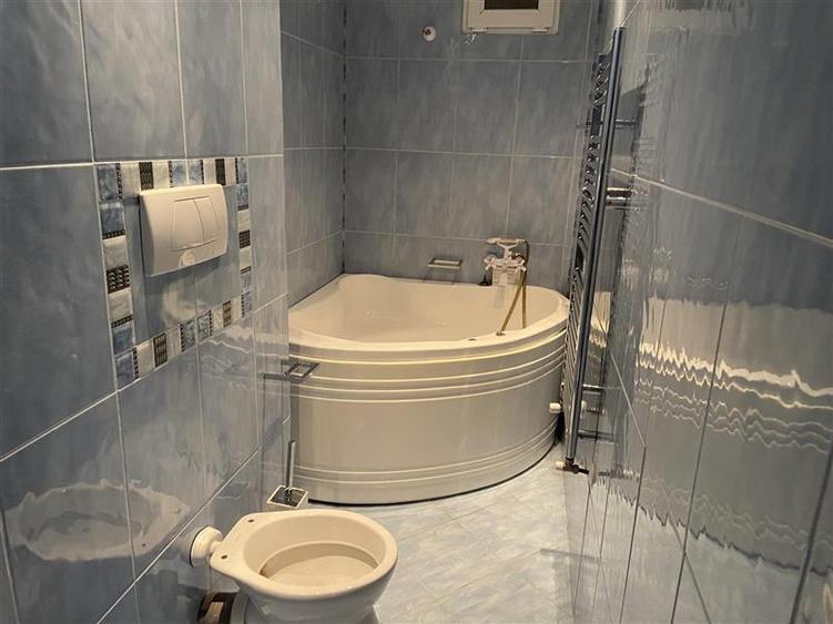 Apartament cu 4 camere decomandat, mobilat în Ultracentral
