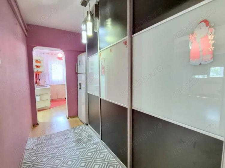 Apartament cu 2 camere decomandat în Micro 17