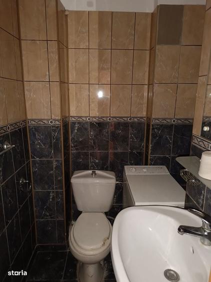 Apartament cu 4 camere decomandat în Est
