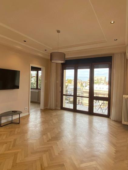 Apartament cu 4 camere decomandat în Central