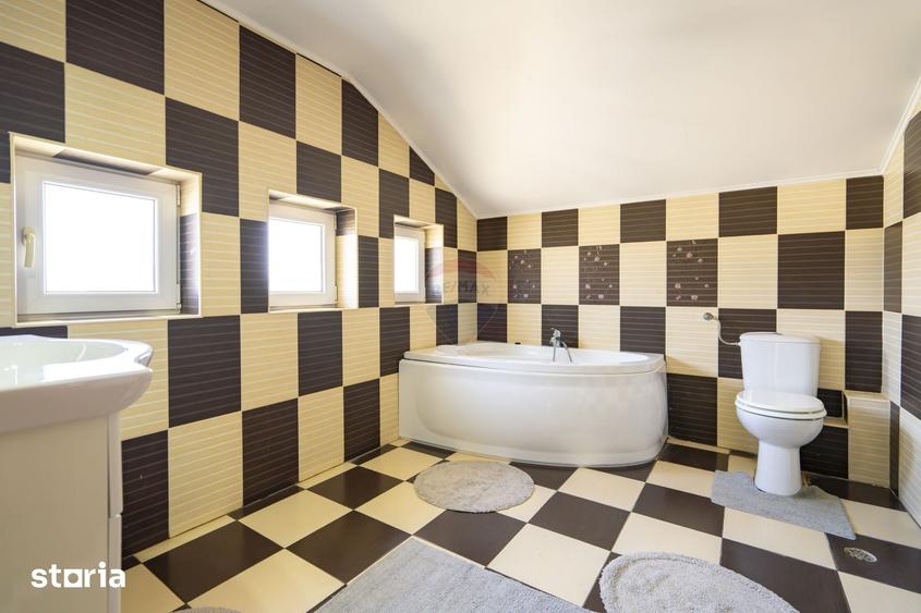 Casă cu 6 camere cu Teren 501 Mp în Sântandrei