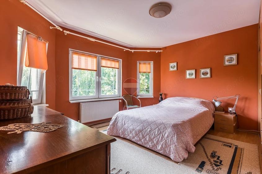 Casă cu 5 camere cu Teren 869 Mp în Bucium
