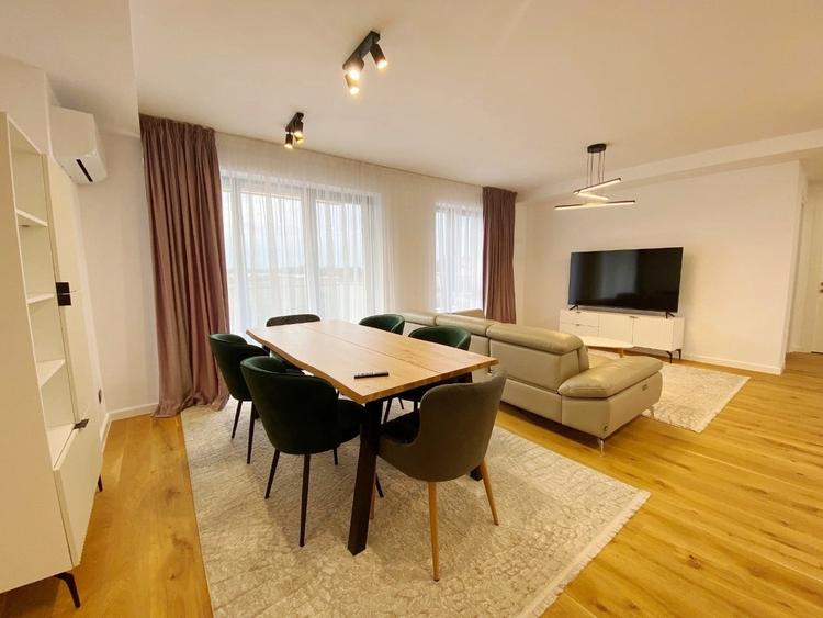 Apartament cu 3 camere semidecomandat, mobilat în P-ta Presei Libere