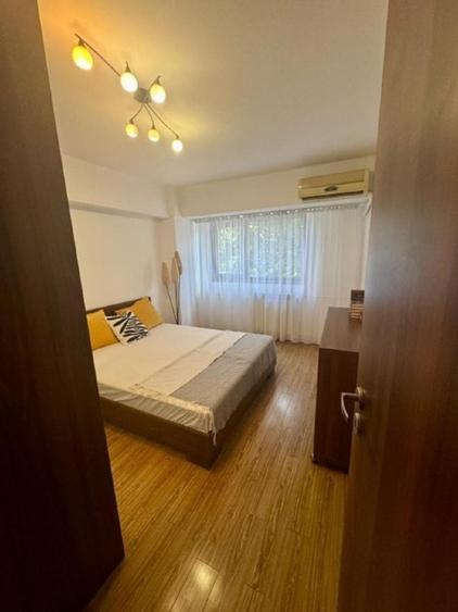 Apartament cu 3 camere decomandat, mobilat în Berceni
