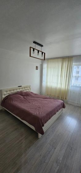 Apartament cu 3 camere decomandat în Exterior Vest