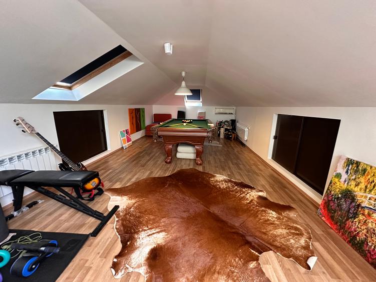 Casă individuală cu 5 camere cu Piscina în Exterior Nord