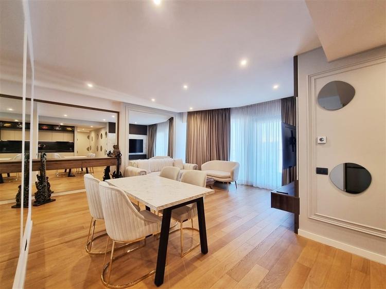 Apartament cu 4 camere semidecomandat, mobilat în Herăstrău