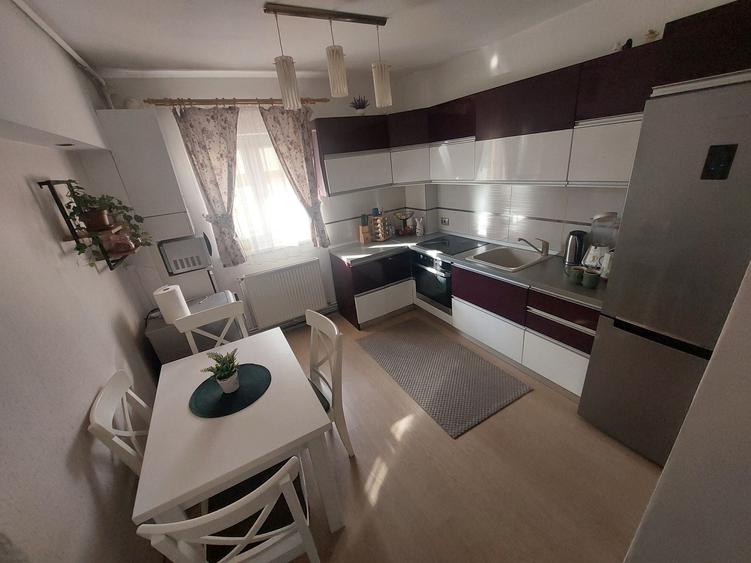 Proprietar, vand apartament 3 camere, et.2, str. B.P. Hasdeu - 4