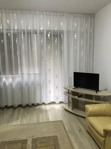 Garsonieră decomandată în Văcăresti