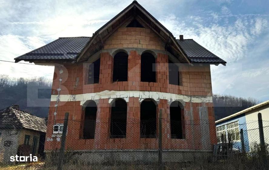 Casă cu 5 camere cu Teren 1900 Mp în Șieu