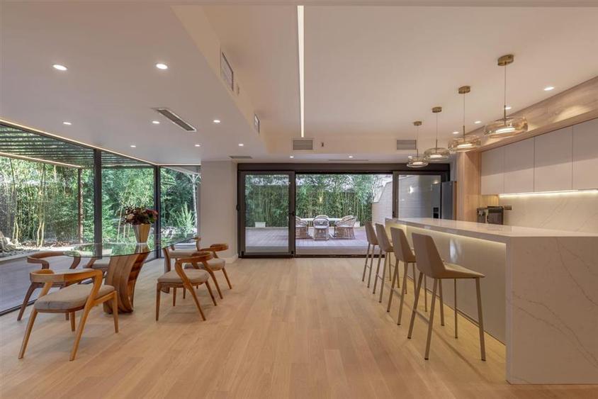 Apartament cu 4 camere decomandat, mobilat în Herăstrău