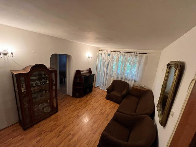Apartament cu 2 camere semidecomandat în Pajura