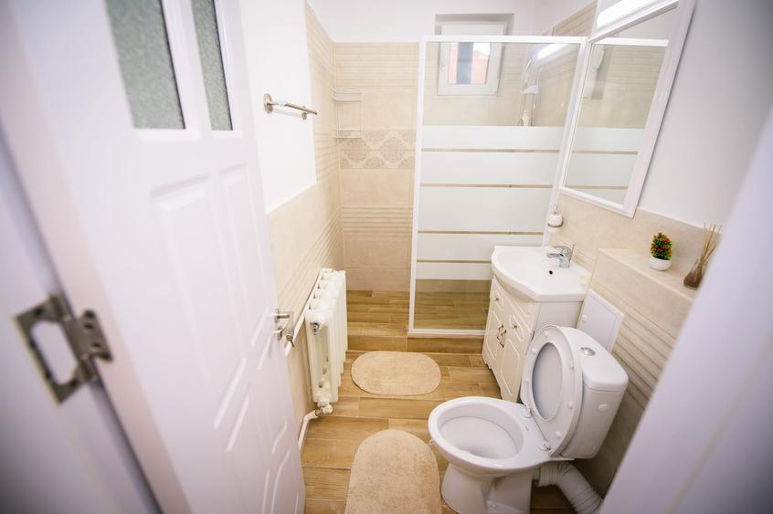 Apartament cu 2 camere decomandat, mobilat în Central