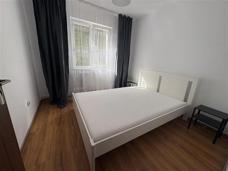 Apartament cu 2 camere semidecomandat în Florilor