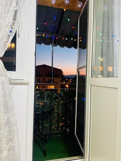 Apartament cu 3 camere semidecomandat în Central