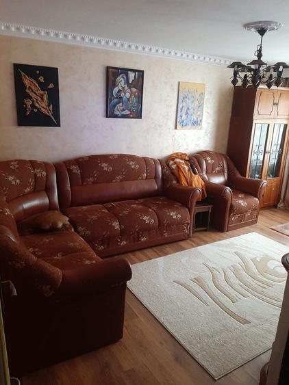 Apartament cu 3 camere decomandat în Eremia