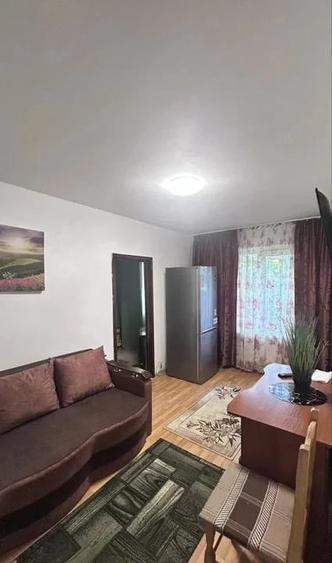 Apartament cu 2 camere semidecomandat în Filiași