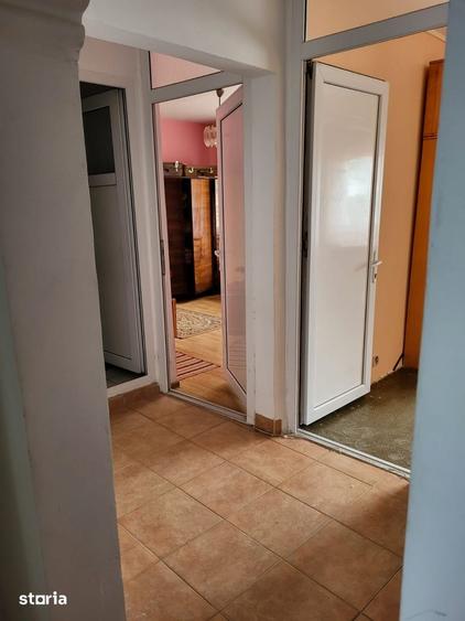 Apartament cu 3 camere decomandat în Anda