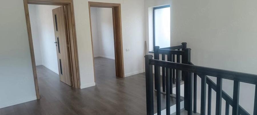 Casă cu 4 camere cu Teren 484 Mp în Valea Ursului
