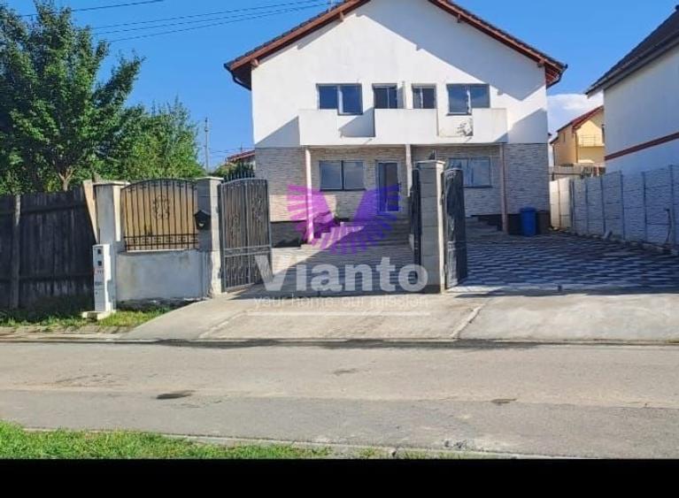 Duplex cu 3 camere cu Canalizare în Cristian