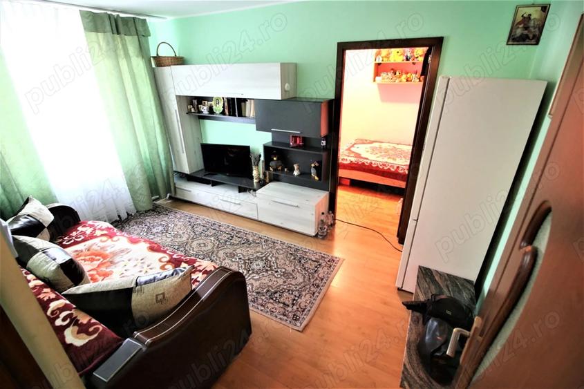Apartament cu 3 camere semidecomandat în Micro 19