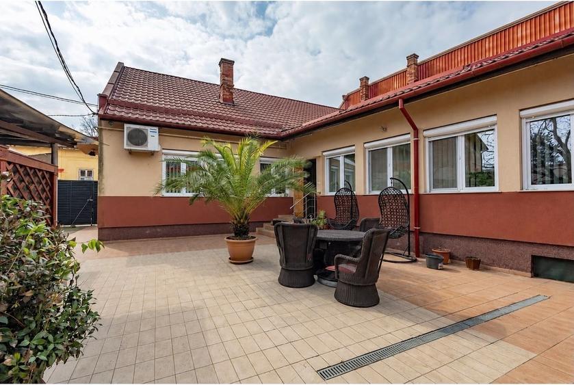 Casă individuală cu 5 camere cu Canalizare în Central