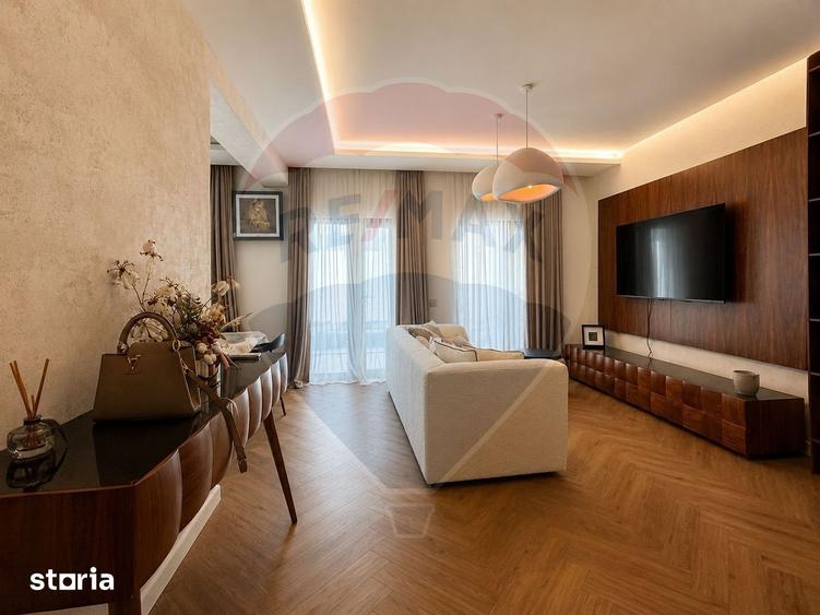 Casă cu 7 camere cu Teren 240 Mp în Sud