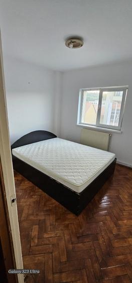 Apartament cu 3 camere nedecomandat în Stana