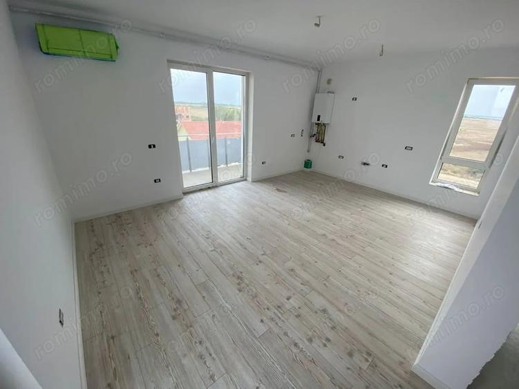 Apartament cu 3 camere semidecomandat în Giroc