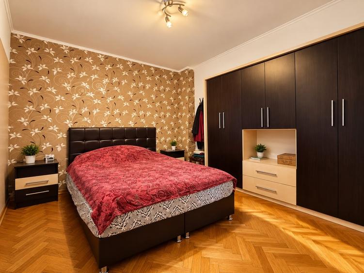 Duplex cu 5 camere cu Canalizare în Central