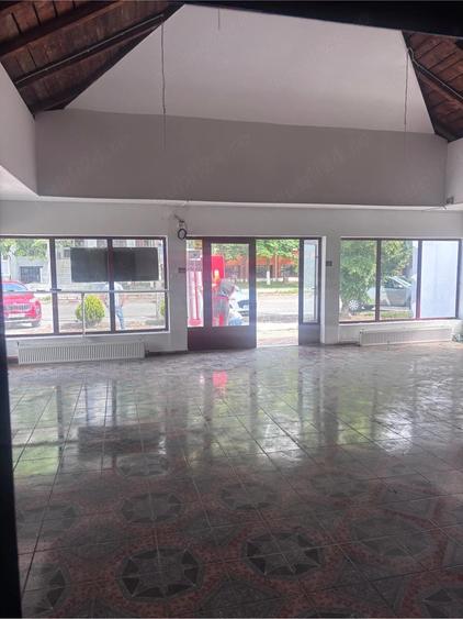 Spațiu comercial, de 120 mp, în Central