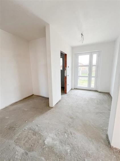 Casă cu 4 camere cu Teren 437 Mp în Sântandrei
